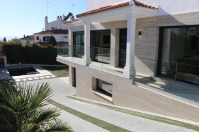 New Luxury Home in Granada with Private Pool, Peligros